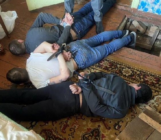 Ивановские силовики обнаружили ОПГ в погребе дома