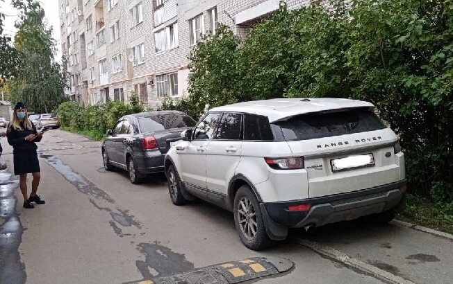 За долг в 15 миллионов рублей у автоледи из Иванова арестовали  LAND ROVER