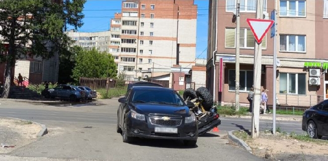 Два человека разбились в жёстком ДТП с квадроциклом и иномаркой в Иванове