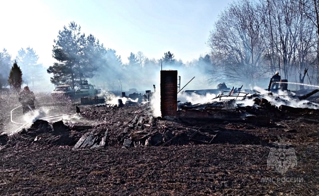 В Иванове из горящего дома вытащили газовые баллоны