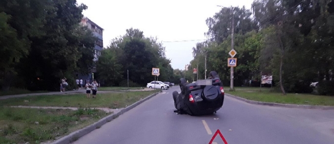 В Иванове 5 человек пострадали при жёстком столкновении двух легковых машин