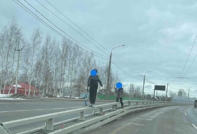 Гуляющих по отбойнику подростков поймали в Иванове