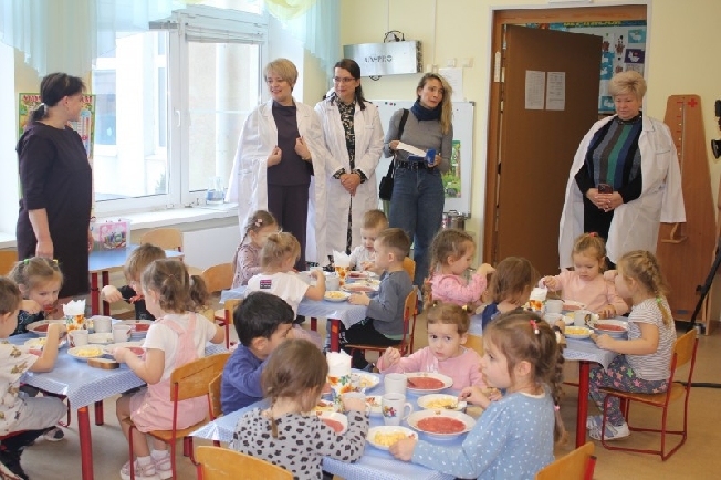 Мониторинг организации горячего питания идёт в детских садах и школах Иванова
