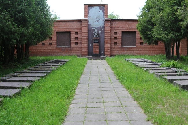 Суд обязал собственника сохранить памятник Афанасьеву, Генкиной и Балашову в Иванове