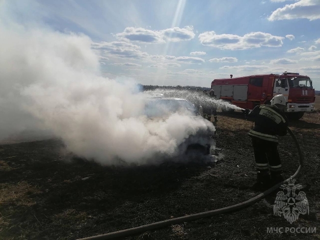 Дотла сгорел автомобиль в Ивановской области