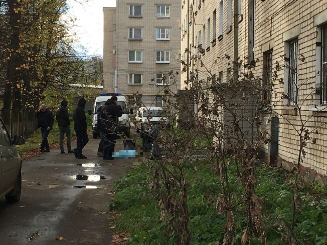 В Иванове выпала с балкона и разбилась насмерть пожилая женщина 