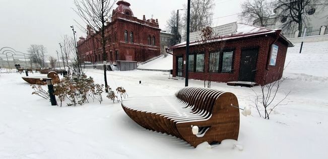 В Кинешме снова ставят лавки по миллиону рублей