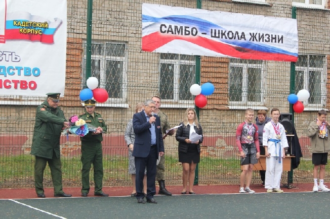 В День учителя торжественно открыли новую спортплощадку у школы №43 в Иванове