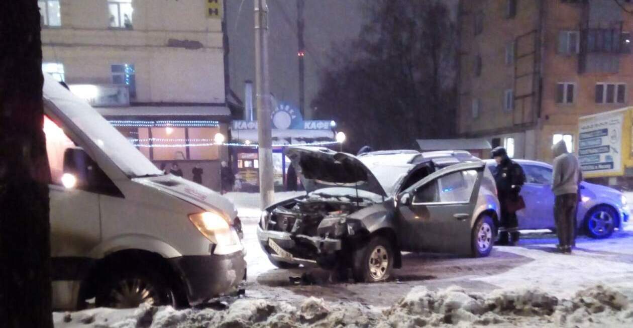 В Иванове на Куконковых столкнулись маршрутка и несколько автомобилей |  Кстати.news Иваново