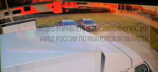 Момент смертельного ДТП с мопедом и «Ласточкой» в Ивановской области попал на видео