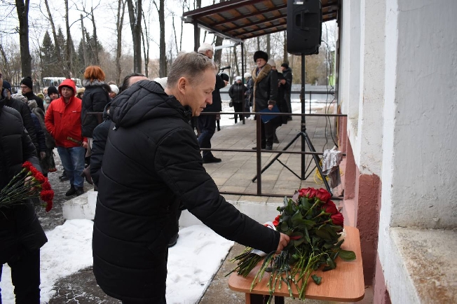 На здании православной школы в Кинешме открыли мемориальную доску в честь героя Сергея Кропотова