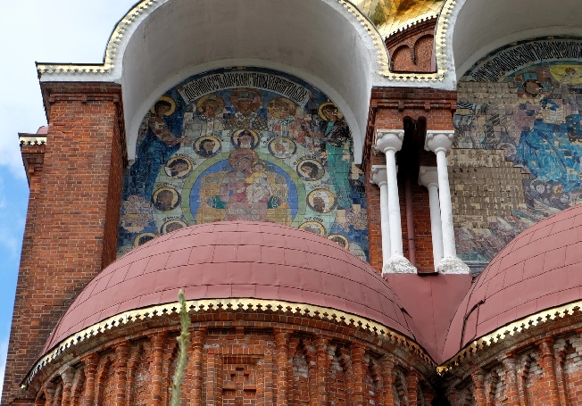 Майоликовое панно Воскресенского собора реставрируют в Вичуге