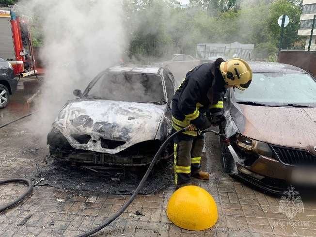 Два автомобиля спалили 24 июня в Ивановской области