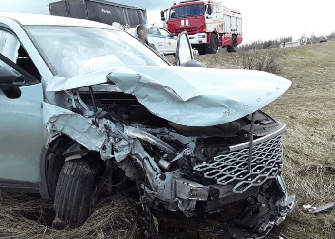 В жёстком ДТП на трассе в Ивановской области разбились 4 человека