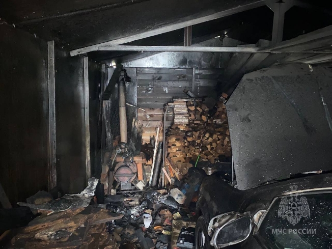 Собственник спалил гараж с Opel Astra в Ивановской области