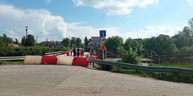 Взамен моста в Ивановской области организовали лодочную переправу
