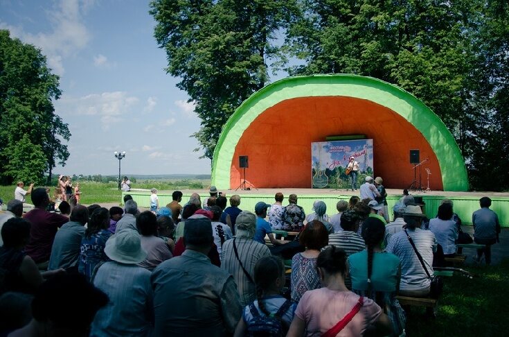 В парк провели. Парк на Крутихе Шуя. Фестиваль городской техники Москва.