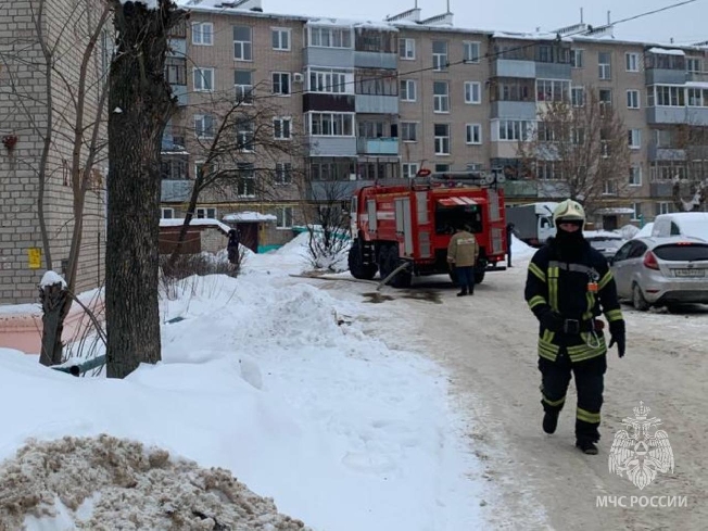 Из-за пожара в многоквартирном доме в Иванове эвакуировали 15 человек