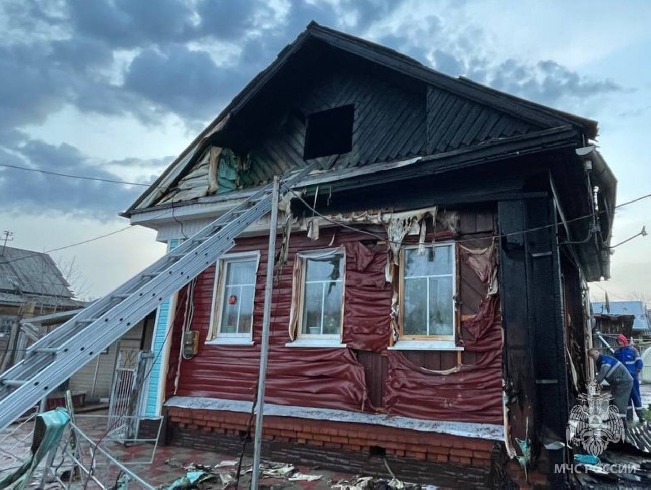 Хозяев горящего дома в Кинешме спасли соседи
