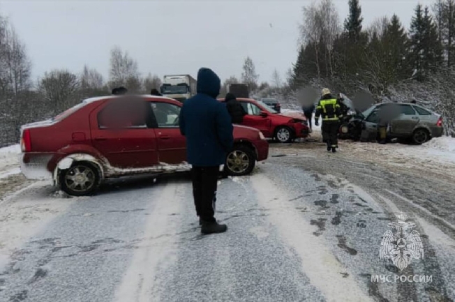 Мужчина разбился в жёстком массовом ДТП в Ивановской области