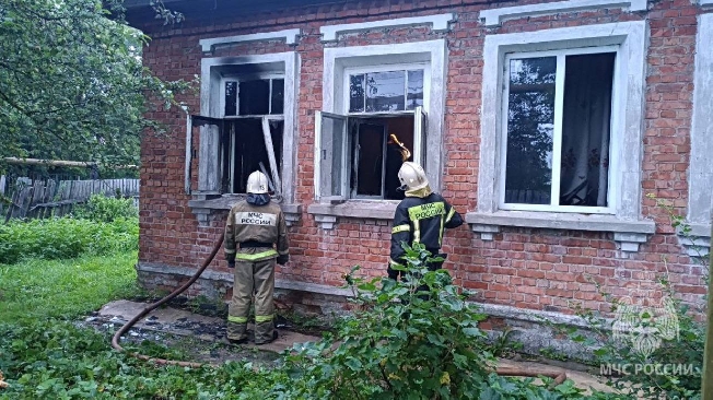 На кровати горящего дома в Кинешме нашли погибшего мужчину