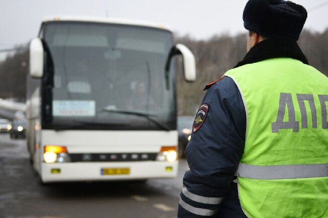 Туристический автобус развернули на въезде в Ивановскую область