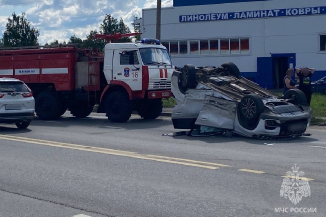 В двойном ДТП в Шуе автомобиль лёг на крышу