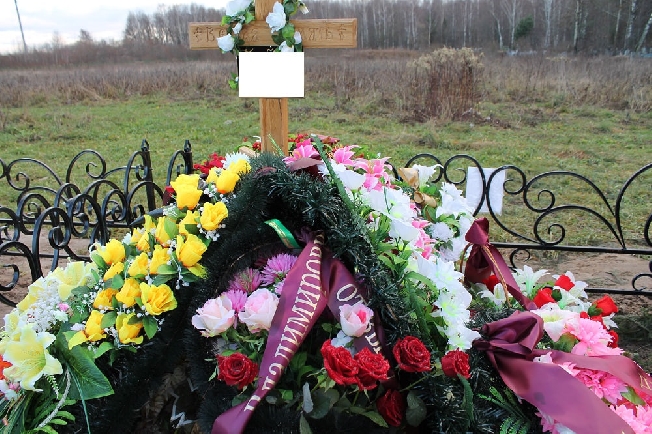 Школьники разорили могилы на кладбище в Тейкове