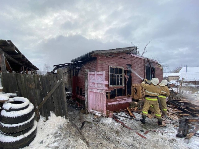 Жилой дом в Тейковском районе сгорел на глазах соседки