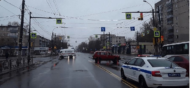 Момент жёсткого ДТП с участием машины скорой помощи в Иванове попал на видео