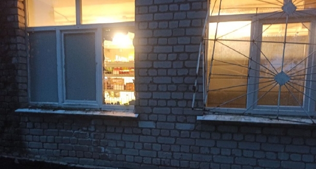 В Ивановской области воры выломали оконную решётку и украли из магазина алкоголь