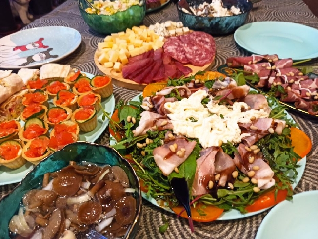 Ивановцев предупредили о проверках после фото с шикарными новогодними столами