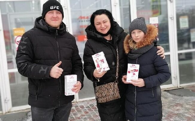 В Ивановской области женщинам раздавали подарки прямо на улице