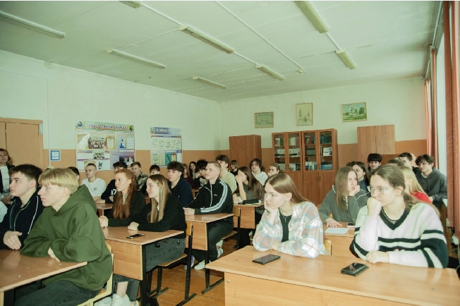 Сотрудники УФСБ по Ивановской области встретились с учащимися МБОУ Лежневской СШ №11