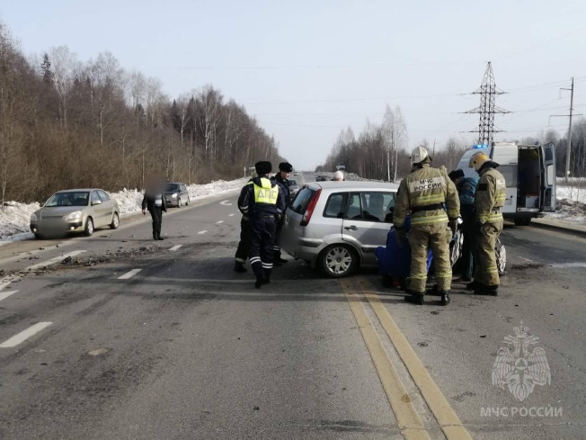 В жёстком лобовом ДТП на трассе Ковров-Кинешма разбилась женщина