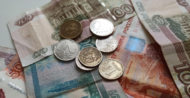 Жительница Иванова сдала в банк более 4,5 тысяч разных монет на 5 тысяч рублей