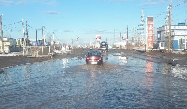 Талые воды затопили улицу Станкостроителей в Иванове