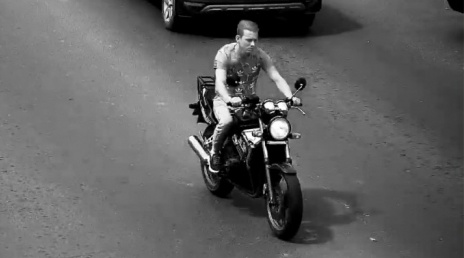 В Иванове в сеть выложили фото мотоциклиста, сбившего на «зебре» девочку