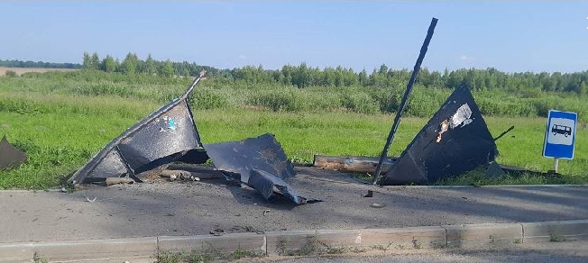 На трассе в Ивановской области иномарка влетела в остановку