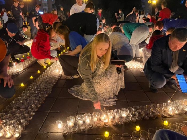 В Иванове зажгли тысячи свечей в память о защитниках Родины