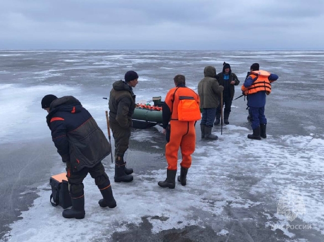 Льдину с рыбаками оторвало от берега в Ивановской области