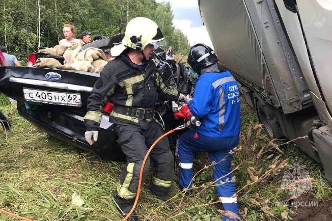 Раздавленное тело погибшей в ДТП женщины деблокировали ивановские спасатели