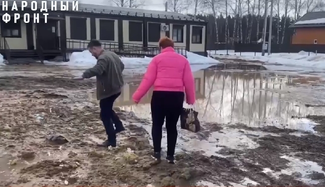 Ивановские врачи не пришли на диспансеризацию в ФАП, утонувший в грязи