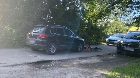 В соцсети выложили видео, как в Иванове автомобилист сбил девочку на велосипеде
