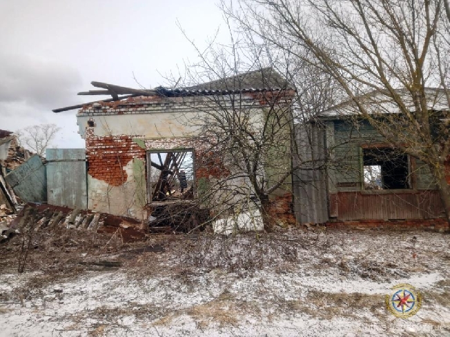 Кирпичная стена рухнула на мужчину в Ивановской области