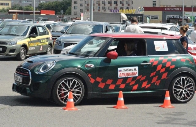 Для автоледи из Ивановской области устроят конкурс «Королева дорог»