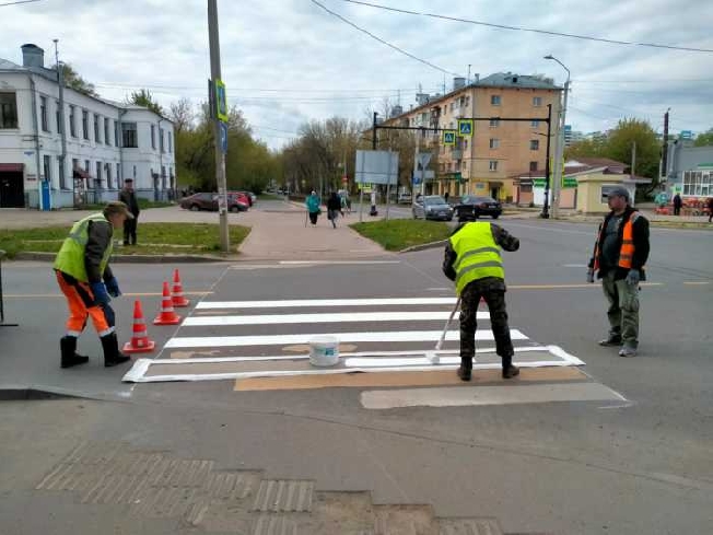 «Зебры» в Иванове наносят износостойкой краской