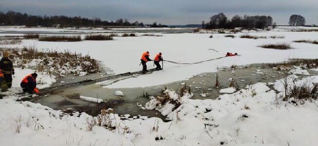В Ивановской области спасали провалившегося под лёд человека