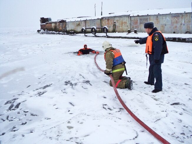 Тонущего спасателя вытащили из водоёма в Ивановской области