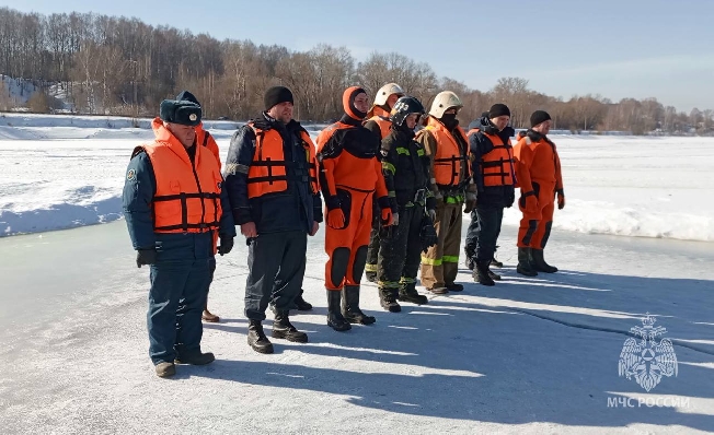 30 рыбаков оказались на оторвавшейся льдине в Юрьевецком районе 